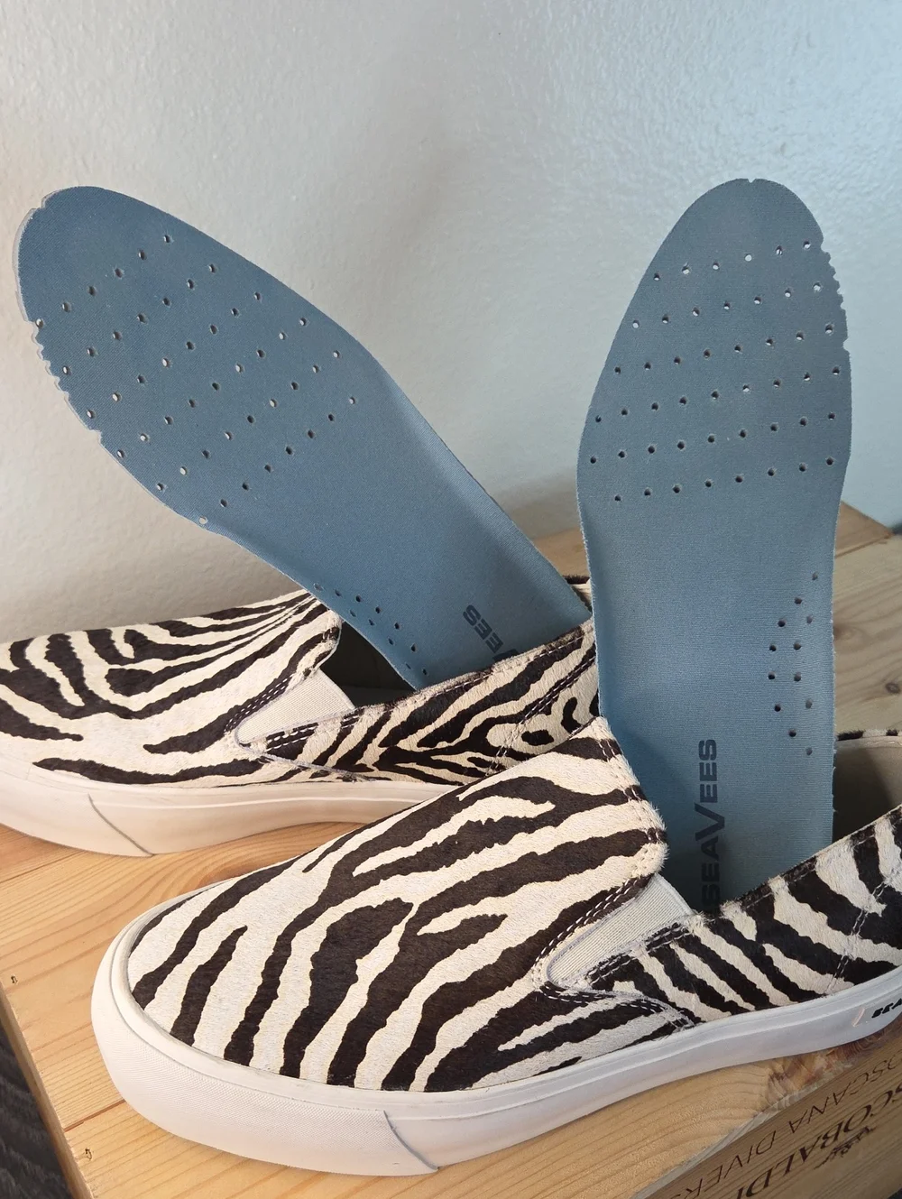 SeaVees Womans EUC Sz9.5 Zebra-Print Slip-On Sneakers in Black & White Platform
